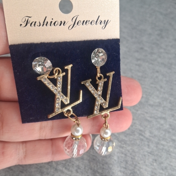 Jewelry - Gold Tone Fashion Earrings